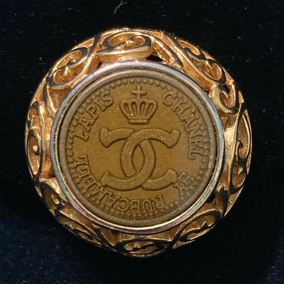 SINGLE Vintage Authentic CHANEL RUBCAMELL clip-on earring - Picture 1 of 11